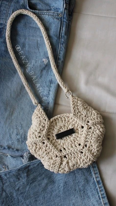 Tas Slempang Rajut